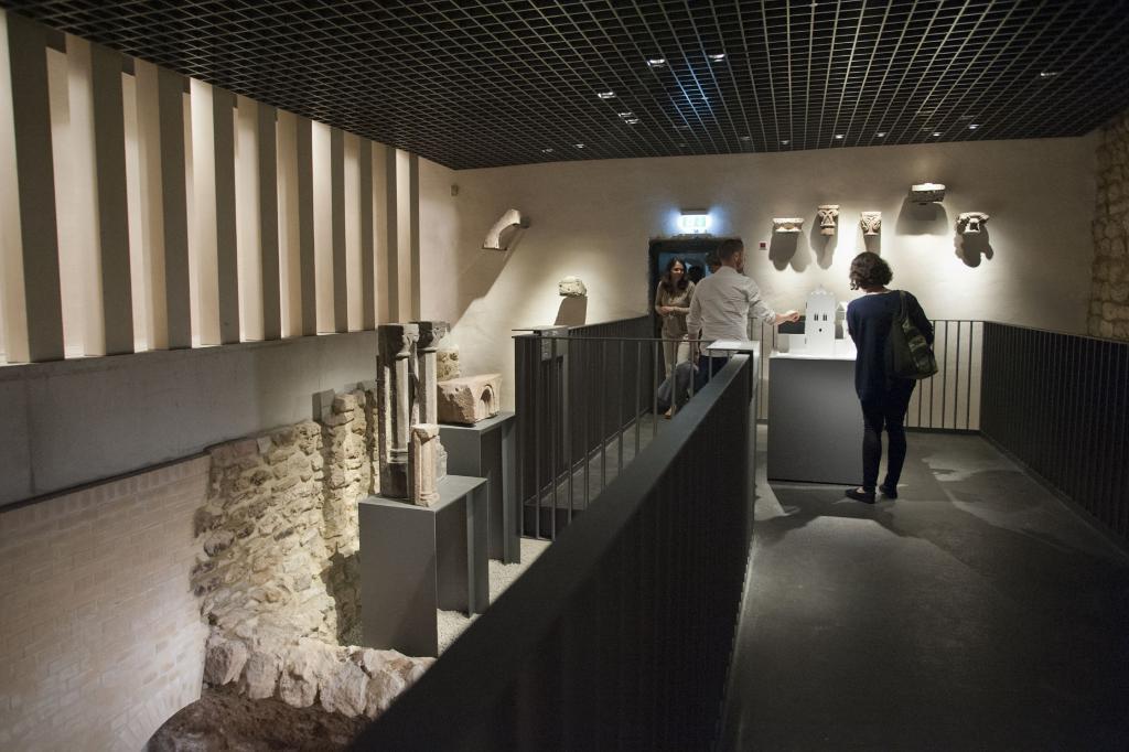 Architektur des Saalhofs Stauferzeit Ausstellung (c) HMF Petra Welzel Das Foto zeigt einen Teil der Ausstellung zur Stauferzeit