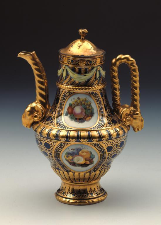 Höchster Porzellan Kaffeekanne um 1780© HMF Uwe Dettmar