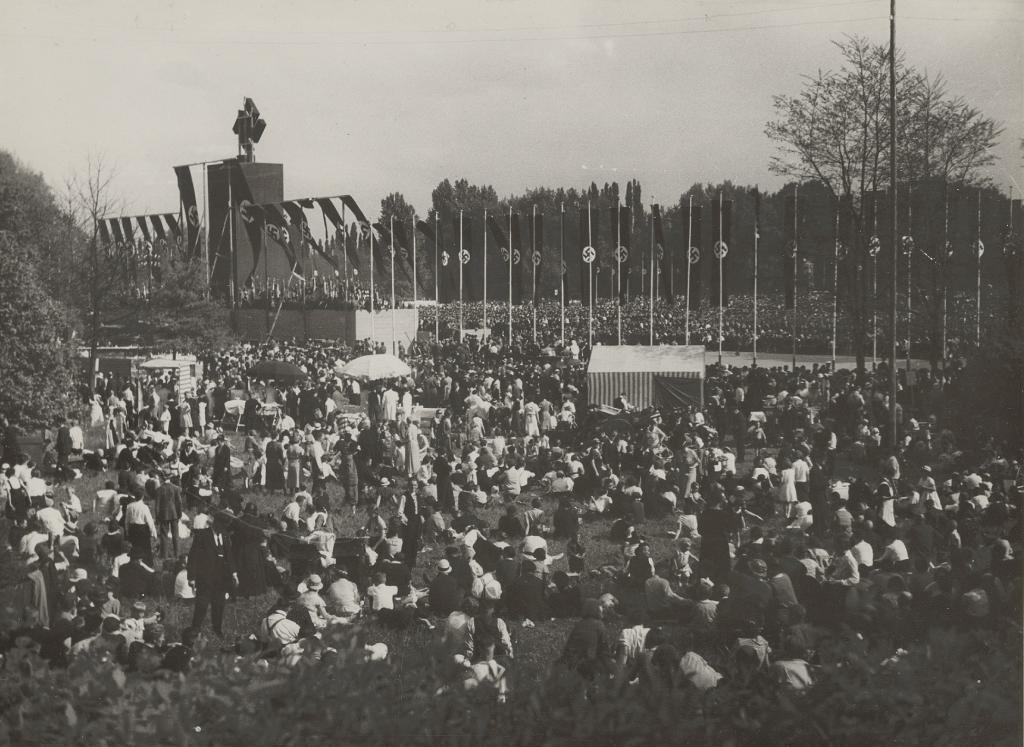 Kundgebung zum „Tag der nationalen Arbeit“ am 1. Mai 1934 im Ostpark, Fotografie Hannah oder Emmerich Reeck © HMF