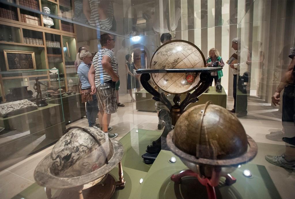 Globen aus der Sammlung Waldschmidts