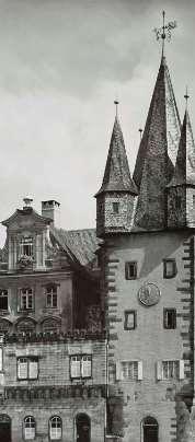 Das Schwarz-Weiß-Foto zeigt eine Ansicht des Rententurms von Südwesten aus gesehen.